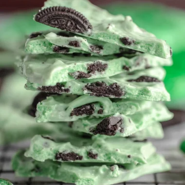 Deliciously Easy Mint Oreo Bark Recipe