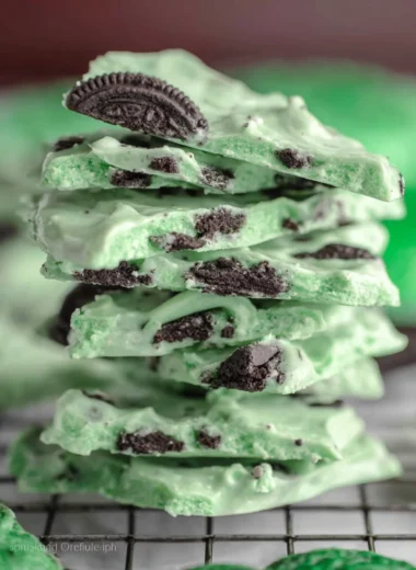 Deliciously Easy Mint Oreo Bark Recipe