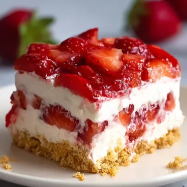 No-Bake Strawberry Delight Recipe (Easy and Refreshing!)