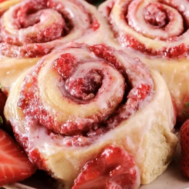 Delicious Strawberry Cinnamon Rolls Recipe
