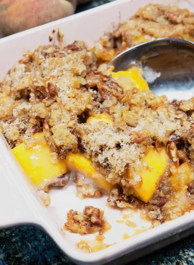 Deliciously Easy Pecan Peach Crisp Recipe
