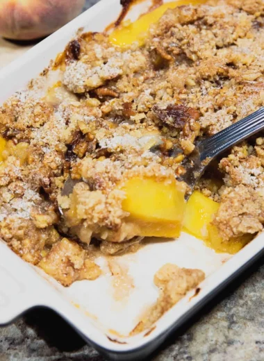 Deliciously Easy Pecan Peach Crisp Recipe