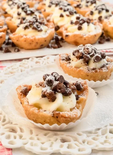 Delightful Mini Cannoli Cups Recipe
