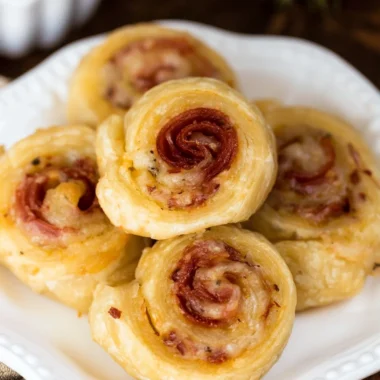 Easy Cheesy Pepperoni Pinwheels Recipe