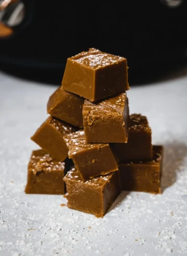 Easy Slow Cooker Gingerbread Fudge Recipe