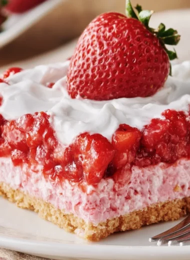 Grandma's No-Bake Strawberry Delight Recipe