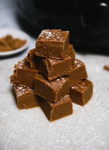 Irresistibly Easy Slow Cooker Gingerbread Fudge Recipe