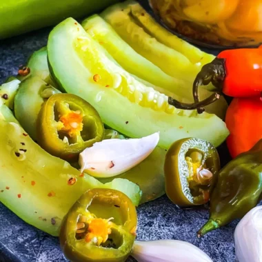 Homemade Habanero Garlic Pickles Recipe (Spicy & Crunchy!)