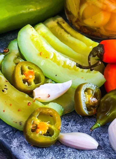 Homemade Habanero Garlic Pickles Recipe (Spicy & Crunchy!)